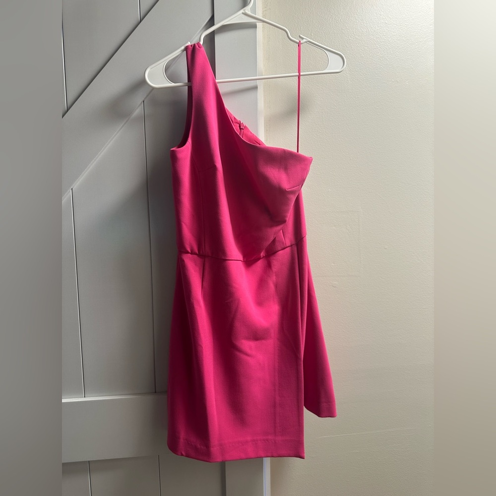 One shoulder hot pink dress